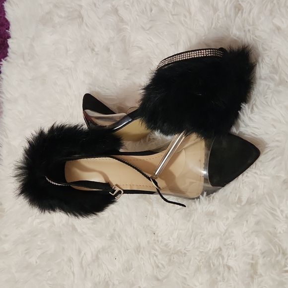 Black heel sandals with fluffy feather details at the back and rhinestone detail - Picture 2 of 3
